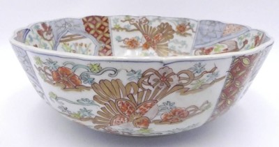 Auktion 359<br>grosse geschweifte Schale, wohl Japan?, H-9  cm, D-25 cm [1]