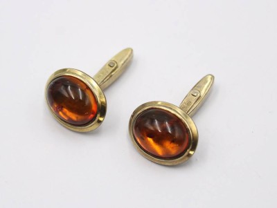 Auktion 359<br>Paar Manschettenknöpfe mit Bernstein, Am. Doublé, ca. D-1,8cm [1]