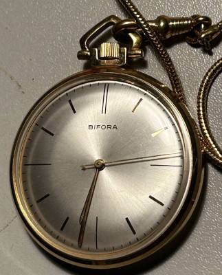 Auktion 359<br>mechan. Bifora Frackuhr mit Knopfkette, Double, Werk läuft, D-ca. 4cm [1]