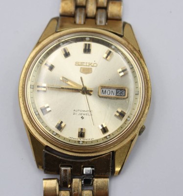 Auktion 359<br>Herrenarmbanduhr, SEIKO 5, Automatik, Werk läuft, D-3,7cm, getragene Erhaltung, Glas mit kl. Riss [1]