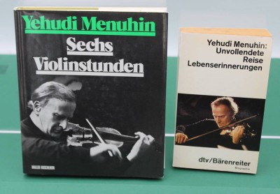 Auktion 359<br>2x Literatur von und über Yehudi Menuhin, 1x mit Signatur Menuhin's [1]