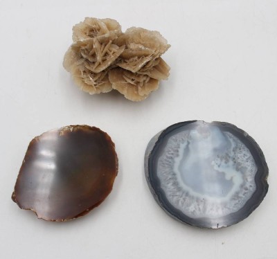 Auktion 359<br>2x Achatplatten sowie eine  Sandrose, Scheiben ca. 9,5cm [1]