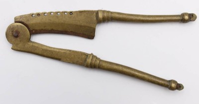 Auktion 359<br>antiker Betelschneider, Indien, Bronze, L-16,5m [1]