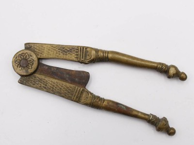 Auktion 359<br>antiker Betelschneider, Bronze, Altersspuren., L-12cm [1]