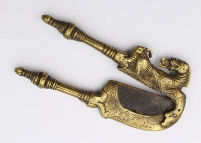 Auktion 359<br>antiker Betelschneider, Indien, Bronze, Fabelwesen, L-15,5cm [1]