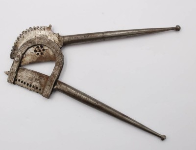 Auktion 359<br>antiker Betelschneider, Eisen, div. Punzierungen, L-15,5cm [1]