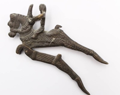Auktion 359<br>antiker Betelschneider, Indien, Bronze, Reiter, L-17cm [1]