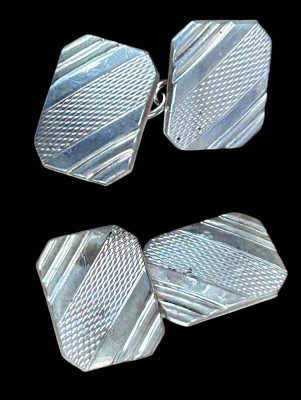 Auktion 359<br>Paar Blusenknöpfe oder ähnliches? , Silber-835-, zus. 4,1 gr. [1]