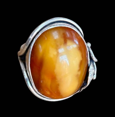 Auktion 359<br>massiver Silberring-925- mit gelb/braunen Bernstein Cabouchon, RG 58, 10,3 gr. [1]