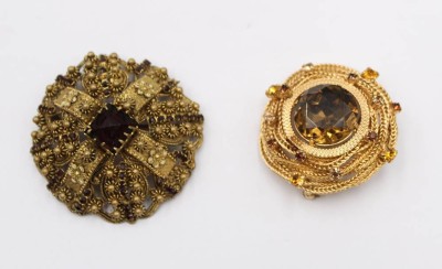 Auktion 359<br>2x gr. Modeschmuckbroschen, ca. D-5,5cm [1]