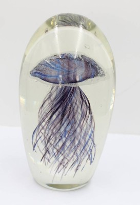 Auktion 359<br>gr. Paperweight, Einschmelzungen in Form einer Qualle, ca. H-15,3cm [1]