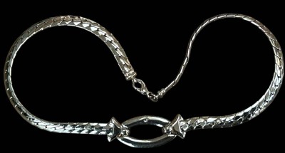 Auktion 359<br>Pierre Lang Collier,vergoldet, Mittelstück  schwarz mit klaren. Steinen, L-42 cm [1]