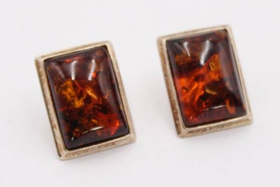 Auktion 359<br>Paar Ohrstecker, Silber, Bernsteinart, zus. ca. 8gr., 1,5 x 2cm [1]