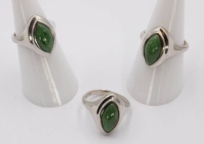 Auktion 359<br>3x identische 925er Silber-Ringe mit je grünem Stein, zus. 14,3gr., RG 50, 52 u. 56 [1]