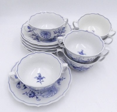 Auktion 359<br>6er Set Bouillontasse/Doppelhenkeltasse mit U.T. , Zwiebelmuster ,  2.Wahl, einige U.T. 1.Wahl, H-5,3 cm, D-10 cm [1]