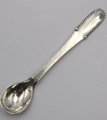 Auktion 359<br>Salzlöffel, Georg Jensen Dänemark, 830er, 1921, Ziermonogramm, 5,5gr., L-8,2cm [1]