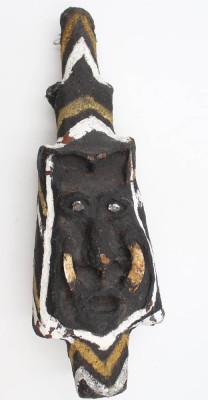 Auktion 362<br>Ritual-Stab o.ä., Doppelseitig, leichte Holz unter Farbe, Vanuatu, L-50cm B-15cm [1]