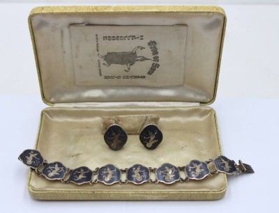 Auktion 359<br>Set, Sterling, Armband und Ohrclipse, Siam, emailliert, zus. 29,6gr., Armband ca. L-19cm [1]