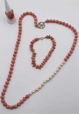 Auktion 359<br>Rhodorosit-Konvolut, Kette mit Perlen, Armband und Ring, Kette L-64cm [1]