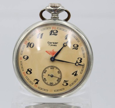 Auktion 359<br>russische Taschenuhr, Corsar, verso Eisenbahnrelief, Handaufzug, Werk läuft, D-4,5cm [1]