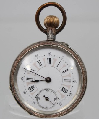 Auktion 359<br>Taschenuhr um 1900, Metallgehäuse, innen Namensgravur, Kronenaufzug, Werk läuft, D-4,5cm [1]