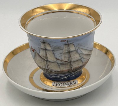 Auktion 359<br>gr. Kapitäns-Tasse mit  U.T., Segelschiff 