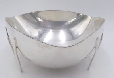 Auktion 359<br>Anbietschale auf drei Füsschen, plated, H-7,5 cm, D-17 cm [1]