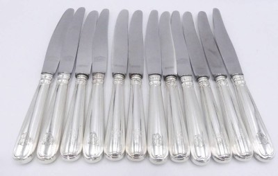 Auktion 359<br>12x grosse Messer mit Silbergriffen-800-, Augsburger Faden, gut erhalten, Ziermonogramme [1]