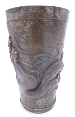 Auktion 359<br>alter, massiver Kupferbecher mit  Drachenrelief, China, 19.Jhd??, H-12 cm, ca. 415 gr, Altersspuren [1]