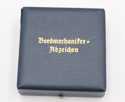 Auktion 359<br>Etui für Bordmechaniker-Abzeichen, original? [1]