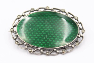 Auktion 359<br>ovale Silber-Brosche, 800er, grüne Emaille, 7,9gr., 4 x 2,5cm [1]