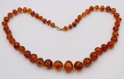 Auktion 359<br>Halskette, Bernstein (geklärt), Steine im Verlauf, 44,2gr., L-60cm [1]
