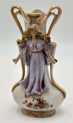 Auktion 359<br>Jugendstil-Tischväschen mit Mädchen, Blumenmalerei, H-16 cm [1]