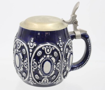 Auktion 359<br>Art-Déco Bierkrug, Deckel mit Gravur 