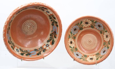 Auktion 359<br>2x Tonschalen, florale Dekore, H-23cm D-27cm, H-8cm D-23cm, Gebrauchsspuren [1]