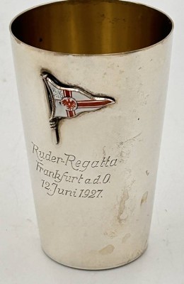 Auktion 359<br>Silberbecher  -800-mit Emaille-Wimpel , dieser beschädigt, Ruder-Regatta Frankfurt/Oder, 1927,  H-8,5 cm,  26,6 gr. 
