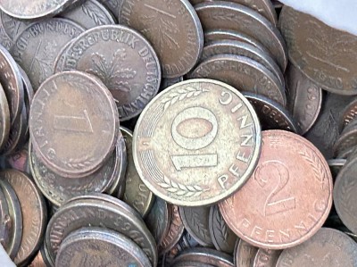 Auktion 359<br>Tüte mit Pfennigen, BRD, von 1 bis 10 Pf., hpts. 50-er bis 60-er Jahre, ca. 555 gr. [1]
