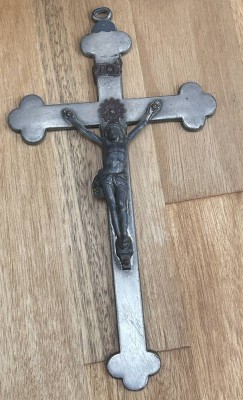 Auktion 359<br>Wandkruzifix, Metall, 23x12 cm [1]