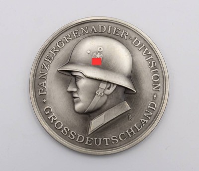 Auktion 359<br>Erinnerungsplakette, Panzergrenadier-Division Grossdeutschland, Herst. Deschler München, D-6,5cm [1]