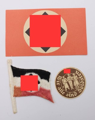 Auktion 359<br>kl, Papierflagge, Stoffabzeichen und kl. Papier-Abzeichen. 3. Reich [1]