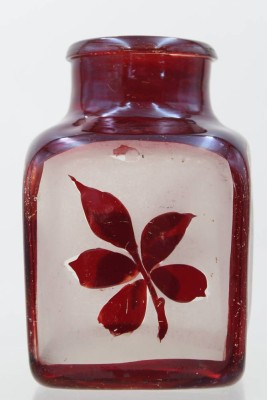 Auktion 359<br>Vase um 1900, rot gebeitzt, H-15cm [1]
