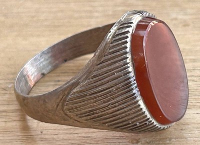 Auktion 359<br>Silber-Herrenring mit roten Lagenstein, RG 66, 5,6 gr [1]