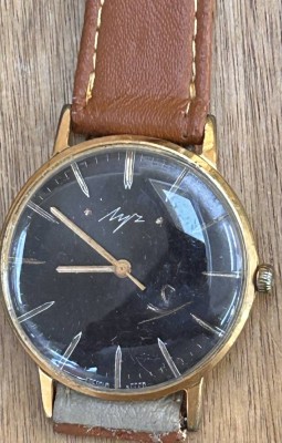 Auktion 359<br>flache mechan. Armbanduhr 