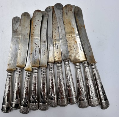 Auktion 359<br>12x grosse, versilberte Messer, Griffe gut erhalten, Klingen ungepflegt, L-25 cm [1]
