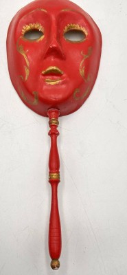 Auktion 359<br>orig. venezianische Maske, rot/gold, mit Holz-Handgriff, H-37 cm [1]