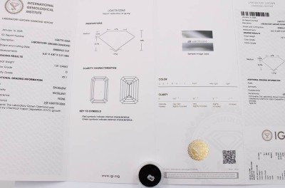 Auktion 359<br>Labor erstellter Diamant, Smaragdschliff, 1,01ct, anbei Zertifikat [1]