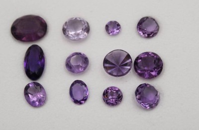 Auktion 359<br>12x div. Amethyste, zus ca. 29,3ct, 1x beschädigt [1]