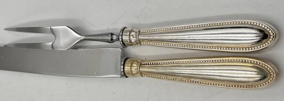 Auktion 359<br>Tranchierbesteck, 90-er Auflage, Perlrand mit Ziermonogramm, sehr guter Zustand, L-36 cm [1]