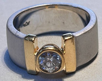 Auktion 359<br>massiver Silberring-925- mit gr. klaren Stein, tw. vergoldet, RG 54, 8,2 gr. [1]