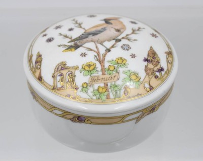Auktion 359<br>kl. runde Monatsdose, Hutschenreuther, Februar, Ole Winther, H-6cm D-9,5cm [1]